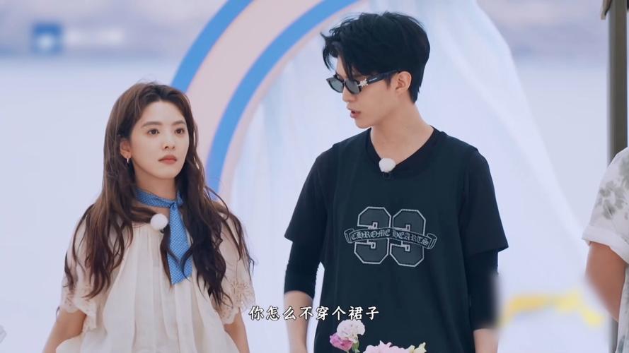 丞丞若楠友谊升温,豪门姐弟CP甜度满分! 丞丞若楠友谊升温,豪门姐弟CP甜度满分!