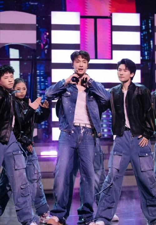 EXO新专辑回归！六人舞台引期待，张艺兴全程参与！